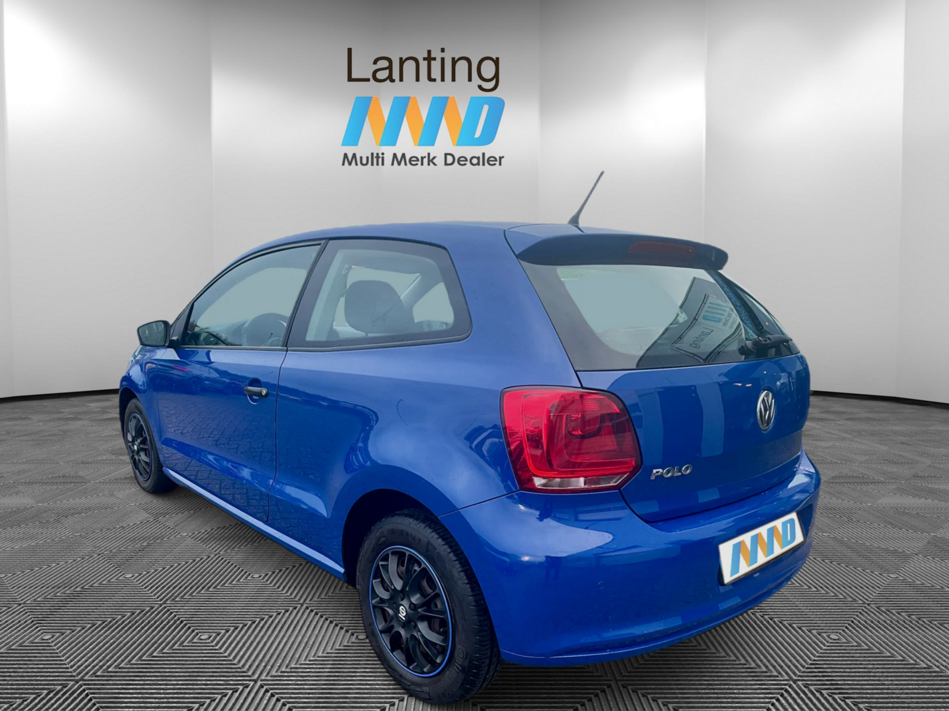 41678741-2.jpg
